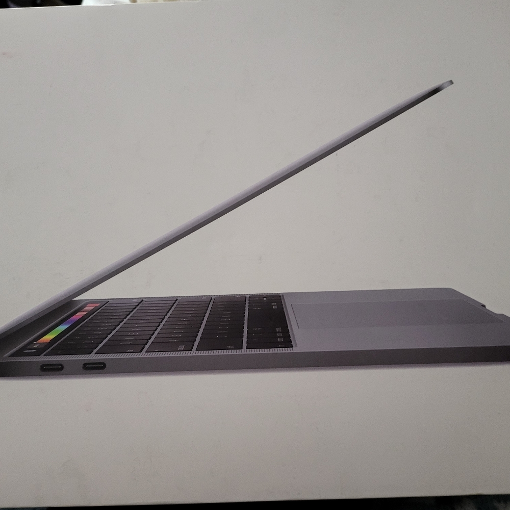 Apple MacBook Pro "13"  128GB in Silver with magic mouse